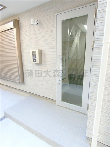 マーレ大森町のエントランス