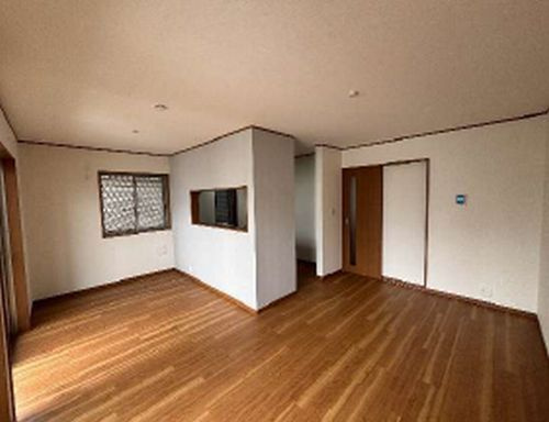 【仲介手数料０円】海老名市今里3丁目　中古一戸建ての居間・リビング|海老名市今里3丁目　中古一戸建て