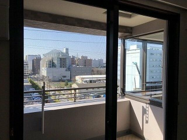 クレッセント新横浜のバルコニー