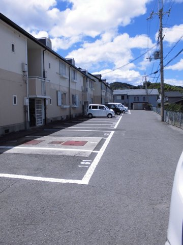 サンシティ藤並Ｂ棟の駐車場