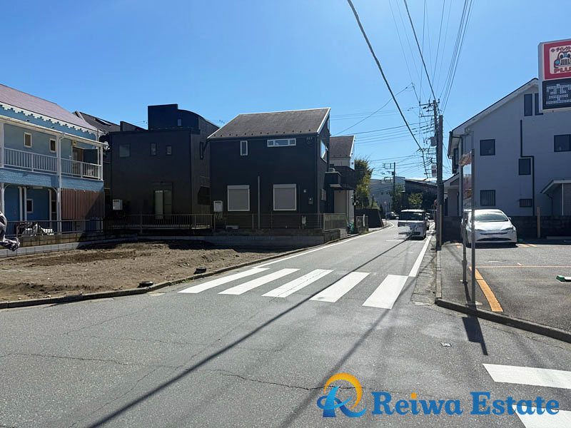 新築戸建　茅ヶ崎市富士見町の前面道路含む現地写真
