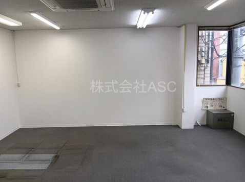 ラトゥール林の内装