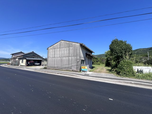 北方小学校そば　倉庫付き土地の外観|100㎡（約30坪）の鉄骨造の倉庫付きです。