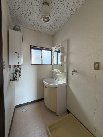 広野様住居付貸店舗・事務所の洗面所|2階