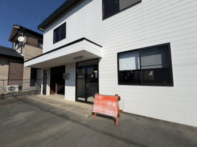 広野様住居付貸店舗・事務所のエントランス