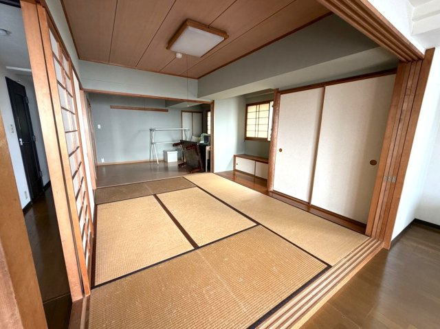 相模湾を一望するマンション　ライオンズヒルズ熱川7階角部屋の洋室