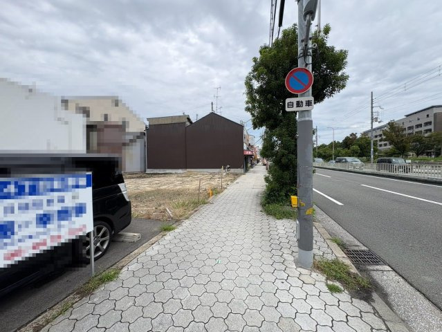 万代４丁目　売土地の前面道路含む現地写真|【建築のご提案が可能です】どんな家を建てる事ができるのだろう？と感じたらイエストアへご相談を！イエストアスタッフが設計士と共にご希望に沿った間取りをご提案を致します♪