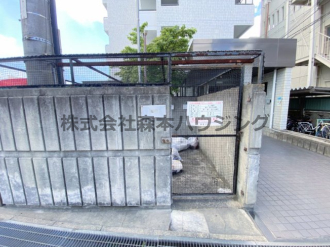 【その他共用部分】 | 　アクティ寝屋川 | 専用ごみ置き場です