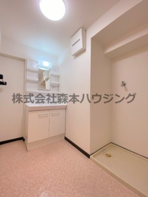 【洗面所】 | 　アクティ寝屋川 | 広い洗面スペース