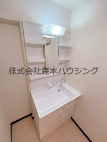 【独立洗面台】 | 　アクティ寝屋川 | 独立洗面化粧台が付いています