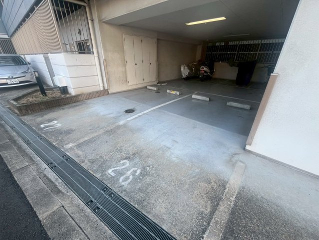 エスリードコート難波ウエストの駐車場
