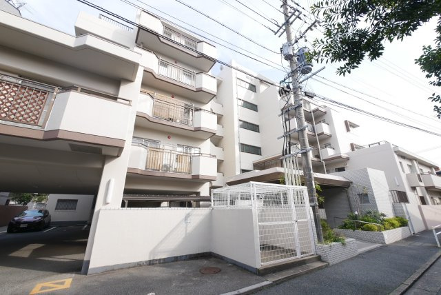 ライオンズマンション城南の外観