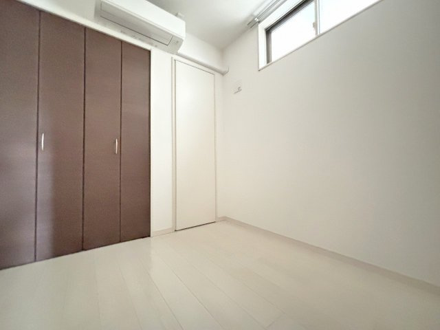 GRANDIR三津屋中の洋室