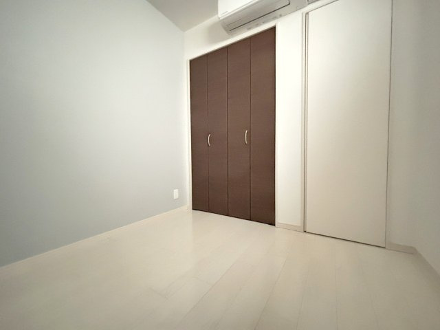 GRANDIR三津屋中の洋室
