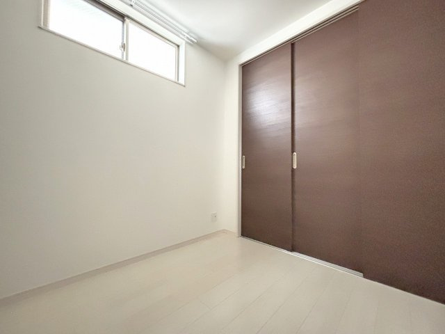 GRANDIR三津屋中の洋室