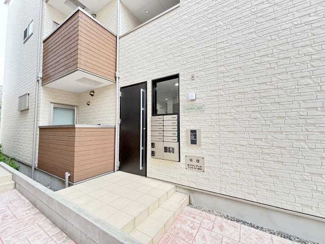 GRANDIR三津屋中のエントランス