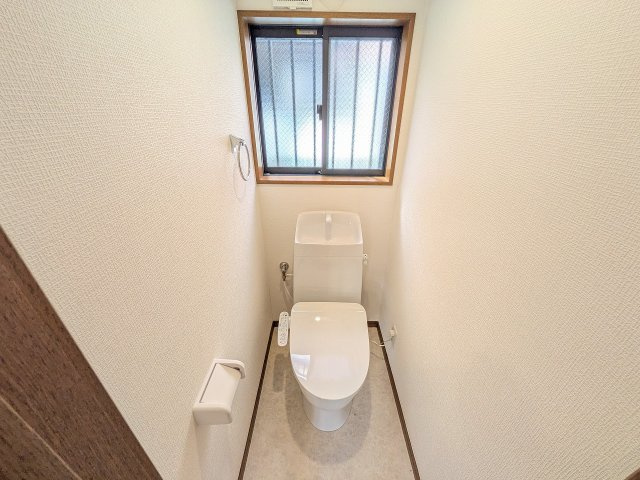 八王子市　横川町　中古戸建てのトイレ|～暖房温水洗浄機能付きトイレ　冬場は特に嬉しい機能ですね～