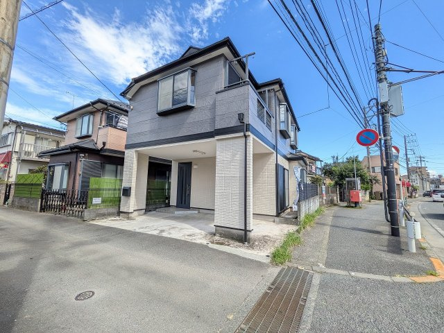 八王子市　横川町　中古戸建ての前面道路含む現地写真|～南側11.44ｍ・西側2.73ｍ道路に面しています～
