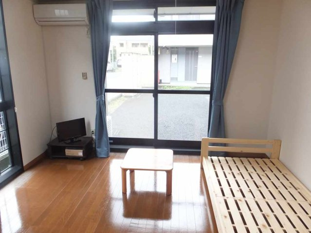 レオパレスカメリア弐番館の居間・リビング|仕様、設備は現況と異なる場合があります。
