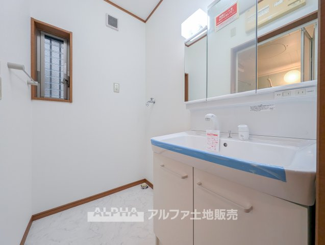 立川市幸町5丁目　中古戸建　全1の独立洗面台|【Fresh Morning】◆洗面化粧台新規交換◆
洗面化粧台を新規交換済み。朝の身支度から帰宅後の手洗いまで、毎日気持ちよく使える空間です。