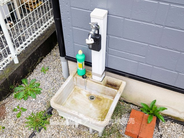 立川市幸町5丁目　中古戸建　全1の外観|【Outdoor Water】◆屋外作業に便利な外水栓◆
庭のお手入れや洗車、屋外用品の水洗いなど、さまざまな場面で活用できる便利な設備です。