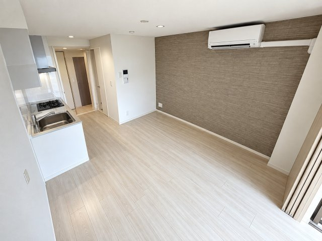 ラモーナ滝ノ町Ⅱのキッチン|同型参考写真　システムキッチン採用。快適な調理スペースを確保。