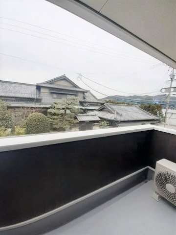 クイーンズ・ガーデンⅡ　Ｂのバルコニー|お洗濯にも便利なバルコニー付き