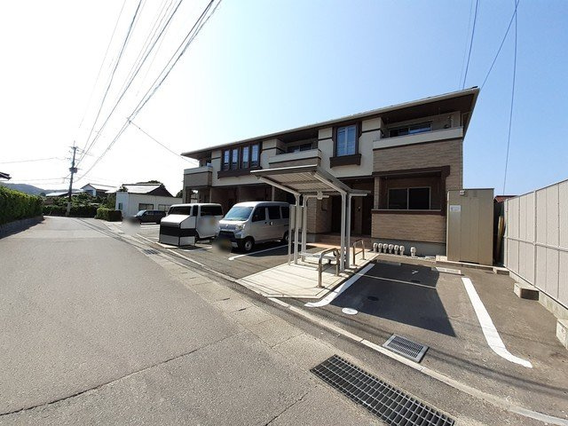 プラシードの駐車場|カースペースがあります