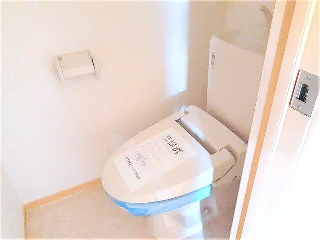 サニーガーデンＡのトイレ|ゆったりとした空間のトイレです