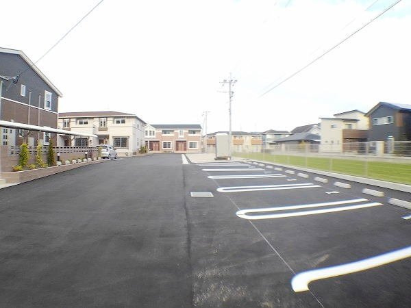 サンライズ　Ｂの駐車場|駐車場に車を止められます