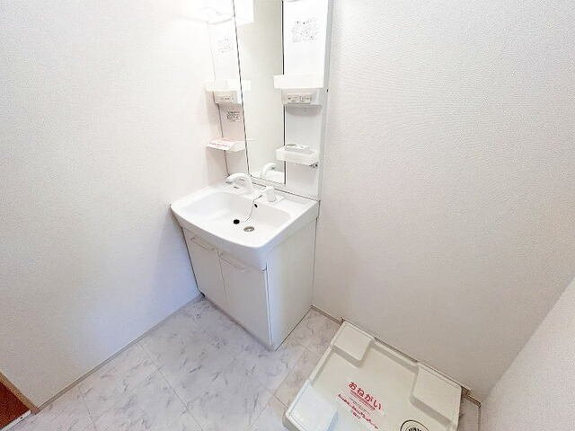うらら１番館の洗面所|明るい洗面所です
