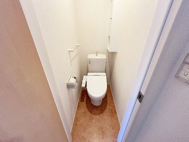 クイーンズ・ガーデンⅡ　Ａのトイレ|コンパクトで使いやすいトイレです