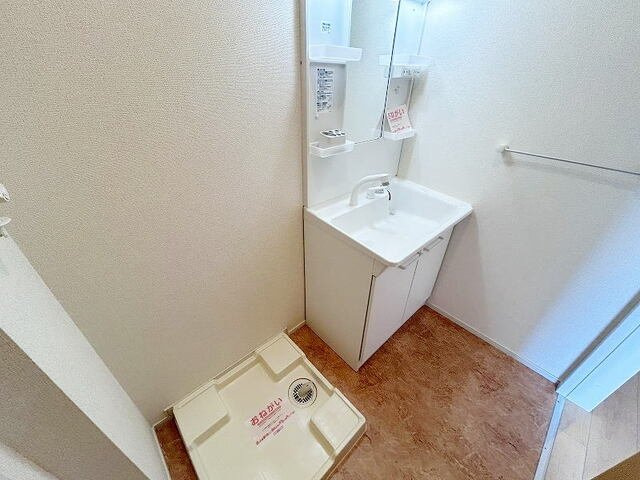 クイーンズ・ガーデンⅡ　Ａの洗面所|広い洗面スペース