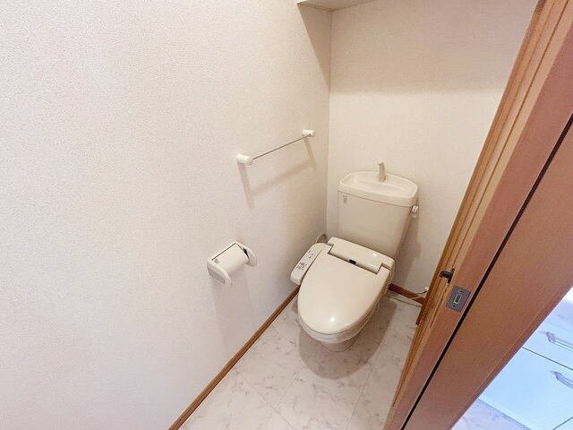 クレメントＥのトイレ|清潔感のあるトイレです