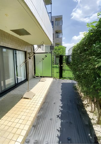 練馬区平和台1丁目　平和台ガーデンハウス　角部屋×リノベマンションの庭|専用庭