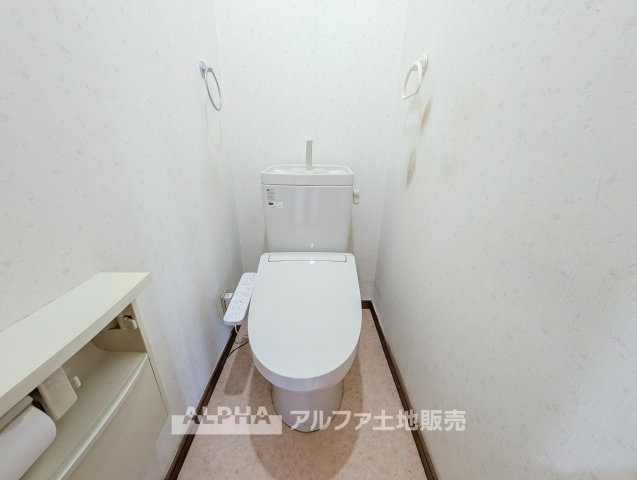 立川市幸町5丁目　中古戸建　全1棟のトイレ|【Clean Space】◆トイレ新品交換予定◆
リフォームでトイレを新品交換予定。2か所にトイレを備え、忙しい朝の時間帯にも使いやすい住まいです。