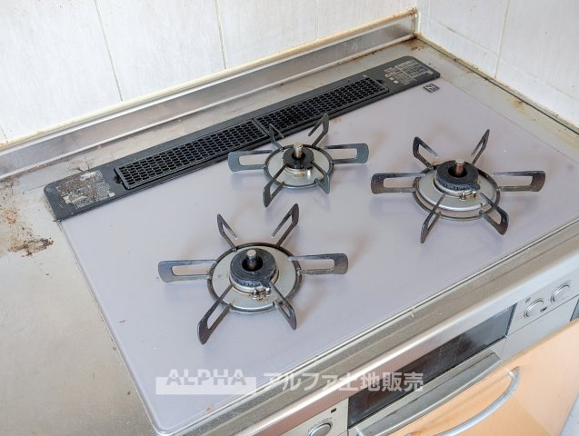 立川市幸町5丁目　中古戸建　全1棟のキッチン|【Cooking Time】◆コンロ新品交換予定◆
リフォームでコンロを新品交換予定。毎日の料理を気持ちよく始められるキッチンへ生まれ変わります。