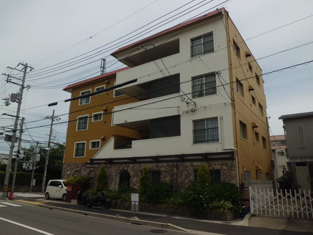 サンプラザ魚崎の外観