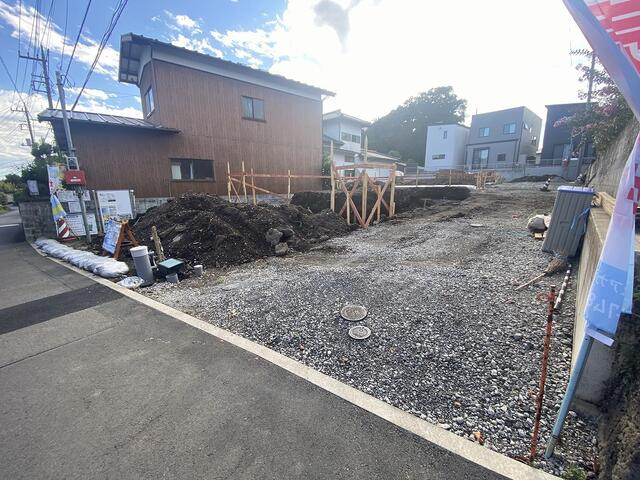 裾野市稲荷の新築一戸建の外観|建築中（９／２２撮影）