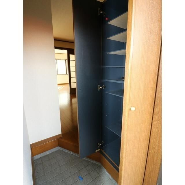 グランデロータス壱番館の玄関
