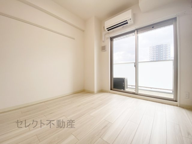プレサンスＳＡＫＡＥフロントの居間・リビング