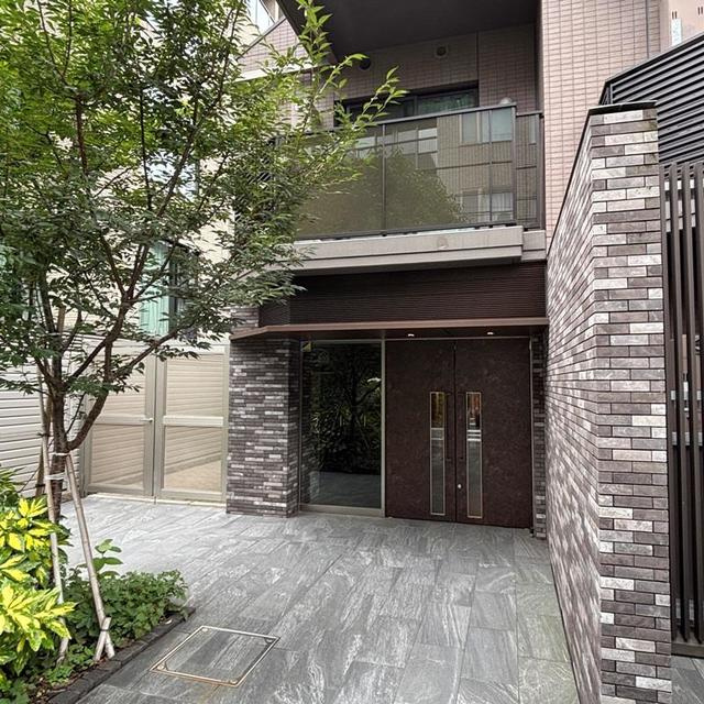 パークアクシス市谷加賀町のエントランス