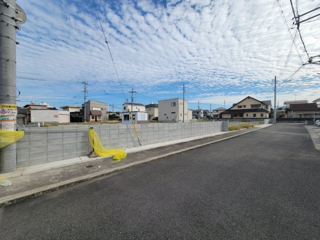 ライフフィールド紀ノ川駅北の前面道路含む現地写真