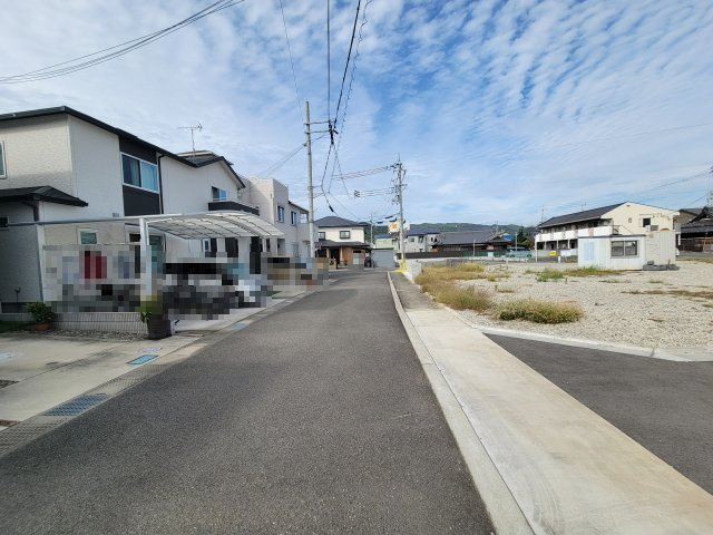 ライフフィールド紀ノ川駅北の前面道路含む現地写真