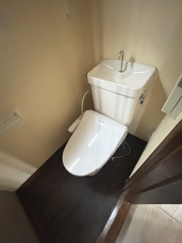 本町４丁目戸建のトイレ