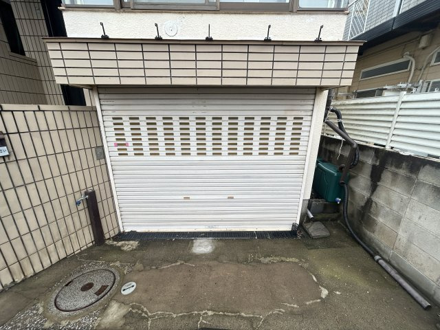 本町４丁目戸建の駐車場