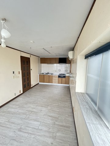 本町４丁目戸建の居間・リビング
