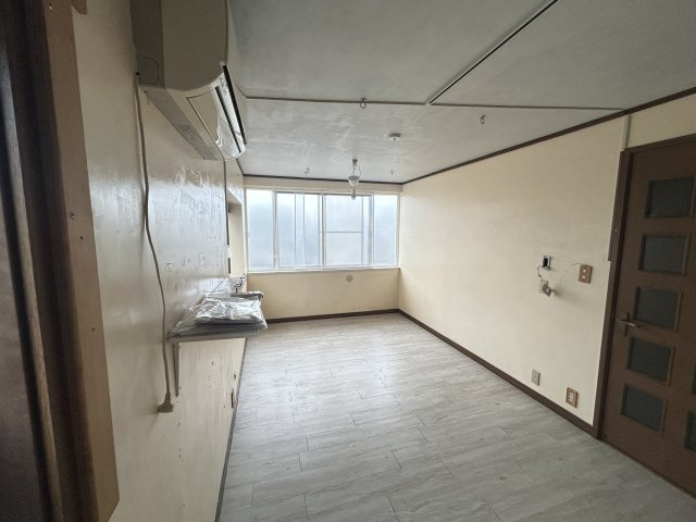 本町４丁目戸建の居間・リビング