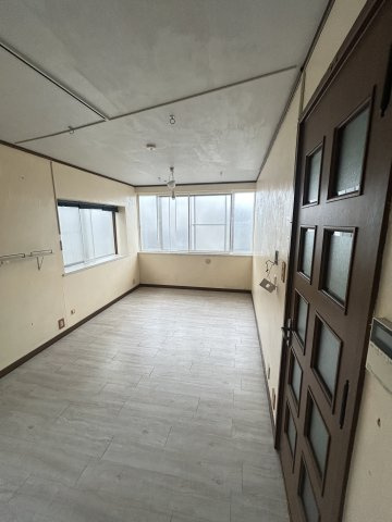 本町４丁目戸建の居間・リビング