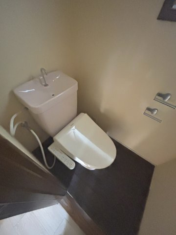 本町４丁目戸建のトイレ